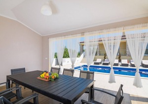 4 bedroom lovely home in Kapelica