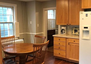 4 BR/3BA home in the heart of Historic Downtown Annapolis. 1 1/2 blocks from the Naval Academy