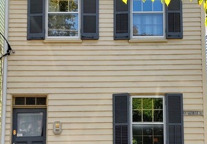 4 BR/3BA home in the heart of Historic Downtown Annapolis. 1 1/2 blocks from the Naval Academy