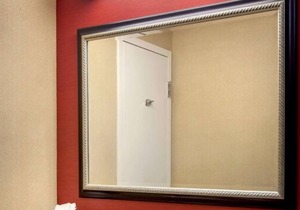 4 Comfortable Units! FREE Parking, Pets Allowed, Near K1 Go Kart Speedway!