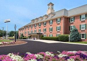 4 Comfortable Units! FREE Parking, Pets Allowed, Near K1 Go Kart Speedway!