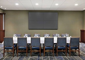 4-Star Hotel ∙ Hilton Chicago O'Hare Airport