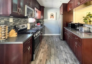 4-Unit Complex W/ Swimming Pool (MKW-ING)