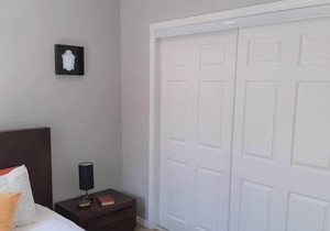 [ 4023 C]Private Bedroom Suite Communal House near IntegriC, One mile from Integris/Baptist Medical