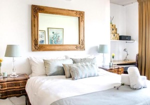 438 St Martini Gardens