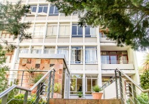 438 St Martini Gardens