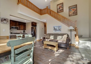 4BR Boyneland Slopeside Disciples Village Condo | Fireplace| Ski Cubbies