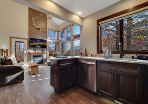 4BR Boyneland Slopeside Disciples Village Condo | Fireplace| Ski Cubbies