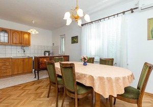 5 bedroom amazing home in Klenovica