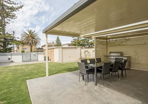 5 bedroom(s) House near Henley Beach South