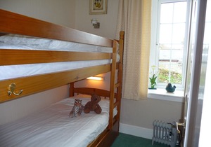 5~Short walk~Beach~Pubs~Shops: Chlorine safe Pool and Hot tub, Games room, WiFi