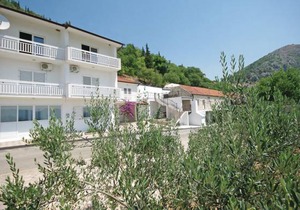 6 bedroom accommodation in Veliki Prolog