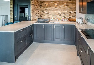 6 bedroom accommodation in Elmer