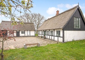 6 bedroom cozy home in Rønne