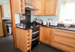 6 STAD YR YSGOL, pet friendly, luxury holiday cottage in Manod