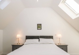 6 THE VAULTS, romantic in Glastonbury