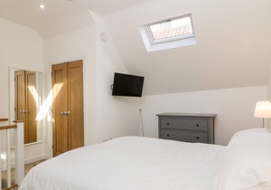 6 THE VAULTS, romantic in Glastonbury