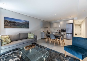604 The Cosmopolitan... Luxury Sea Point!