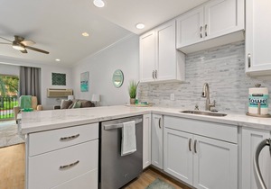 617 Just Listed - Fresh, Free Wifi and Parking 617