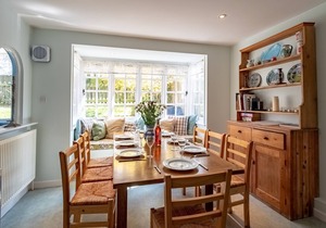 7 Whinlands - sleeps 10 guests in 5 bedrooms