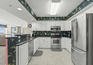 7th floor oceanfront 4-bed, 3-bath condo, Cherry Grove Beach | Laguna Keyes - 702