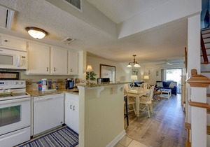 8 Hilton Head Cabanas: So Close to the beach! 2 BR Villa. Free Bikes, Pool