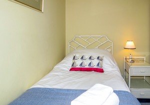 8 The Whinlands - sleeps 8 guests in 4 bedrooms