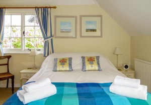 8 The Whinlands - sleeps 8 guests in 4 bedrooms