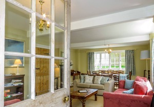 8 The Whinlands - sleeps 8 guests in 4 bedrooms