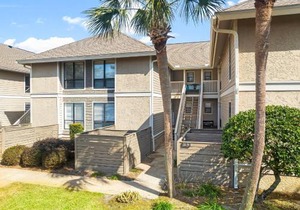 823 Harbour Point