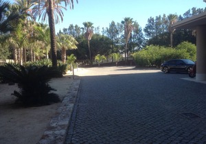 A haven of peace facing the ocean. Free WiFi, free secure parking, .
