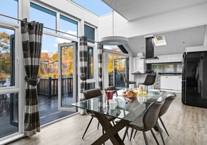 A lodge that sleeps 4 guests in 2 bedrooms