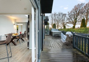 A lodge that sleeps 4 guests in 2 bedrooms