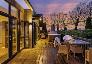 A lodge that sleeps 4 guests in 2 bedrooms