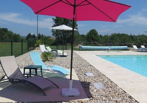 A quiet little cottage with swimming pool