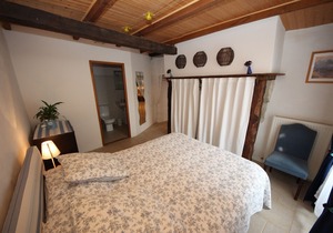 A quiet little cottage with swimming pool