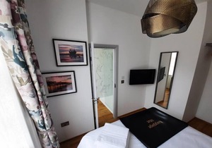 A Unique space in the heart of Canterbury offering 4 suites and 2 rooms