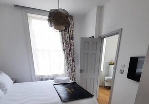 A Unique space in the heart of Canterbury offering 4 suites and 2 rooms