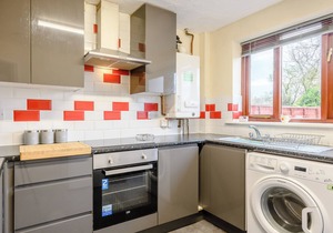 A wonderful riverside setting, and easy walking distance to shops and cafés.