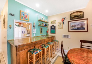 A04 - Beautiful Townhouse Style Bahia Vista Condo, POOL, BBQ, 2.5baths