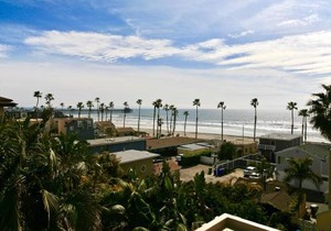 A300 - Pier View Paradise