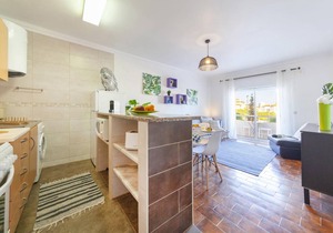 A49 - Rocha Avenue Apartment