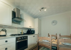 Acer Cottage - a cottage that sleeps 4 guests in 2 bedrooms