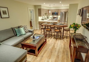 Acer Vacations | Clean Renovated 2 Bedroom | Pool | W/D | Ski-in/Out | Greystone Lodge