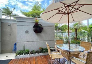 Aconchegante apartamento térreo na Praia de Mariscal