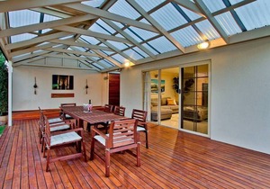 Adelaide 4 Bedroom House with Pool