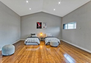 Adelaide 4 Bedroom House with Pool