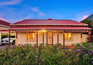 Adelaide 4 Bedroom House with Pool