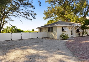 Adorable beachfront rental in a great location with Gulf access right outside