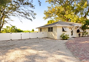 Adorable beachfront rental in a great location with Gulf access right outside